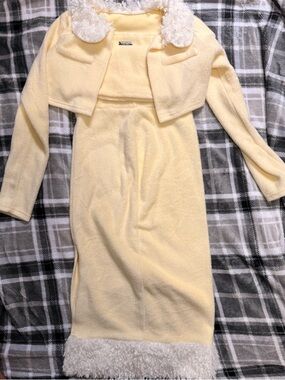 Vintage Soft Yellow Skirt Suit with Faux Fur Trim look